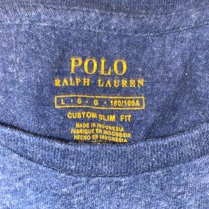 Larger heather gray men’s Ralph Lauren long sleeve T-shirt.